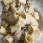 Μακαρόνια με κοτόπουλο και λευκή σάλτσα