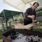 Μυστικά για ζουμερό αρνί στη σούβλα τη Κυριακή του Πάσχα